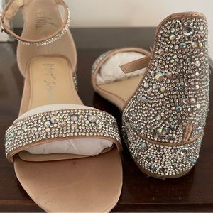 Betsey Johnson Kid’s Size 1 Mari Champagne Heels